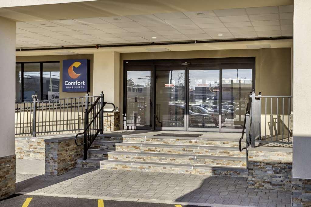 Comfort Inn & Suites Newark Liberty International Airport Buitenkant foto