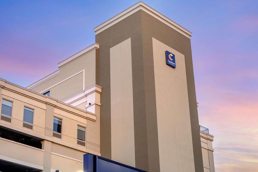 Comfort Inn & Suites Newark Liberty International Airport Buitenkant foto