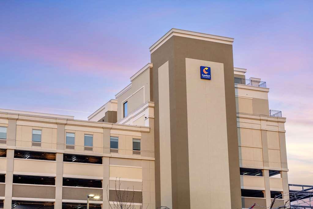 Comfort Inn & Suites Newark Liberty International Airport Buitenkant foto